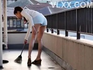 Ré rân cổ đỏ hết mặt bởi cục thịt tây