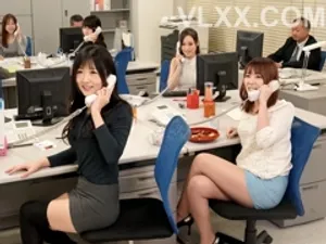 Cô gái nổi tiếng trên mạng lai cao 1,73 mét, có vòng eo thon, ngực lớn và đôi chân dài, thật đáng tiếc nếu bỏ lỡ cô ấy...
