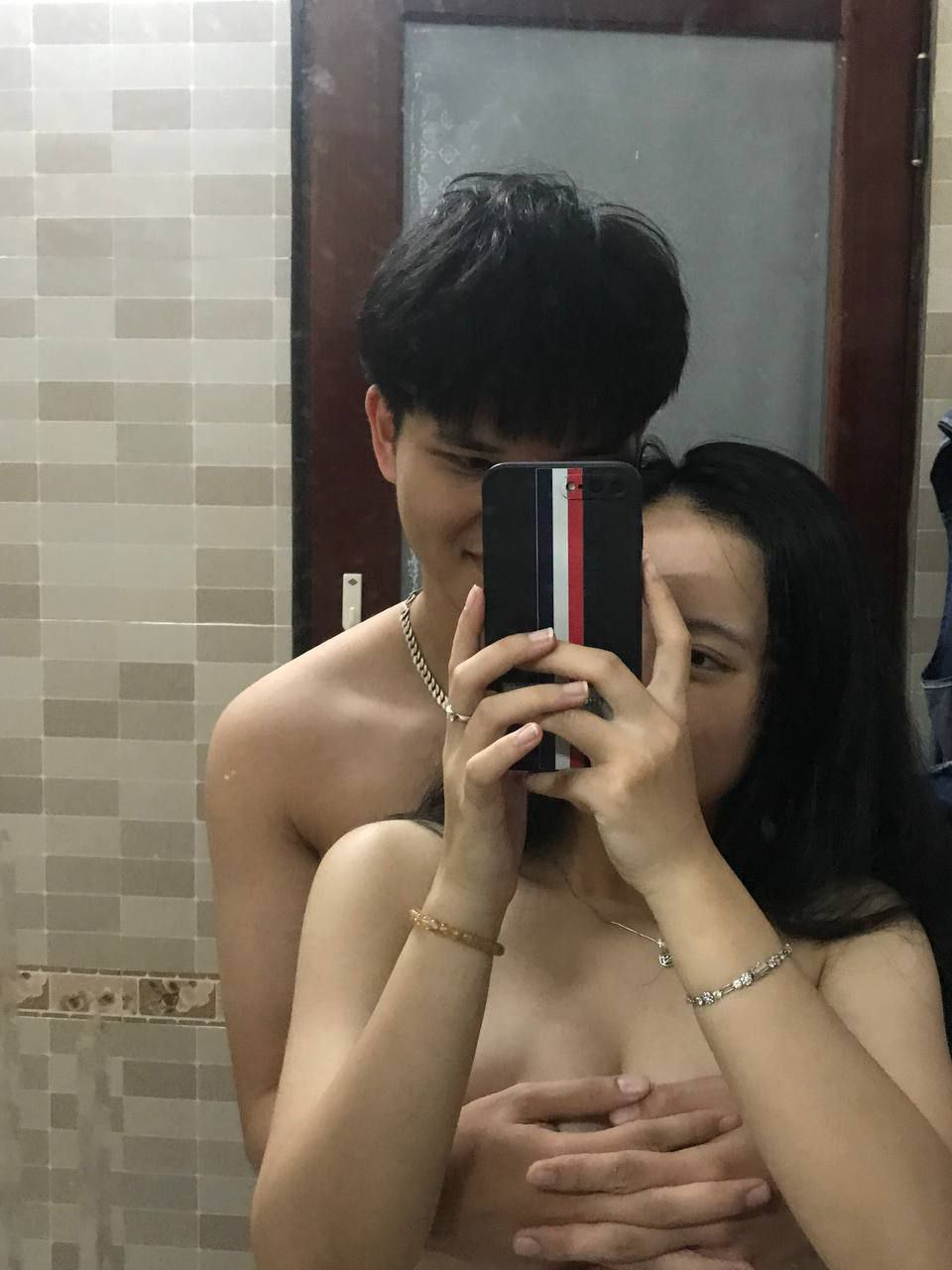 AKDL-246 [Bạn tình uống tinh dịch] Cô bạn học cấp 3 sống cùng khu phố với tôi thích tinh dịch và bắt tôi uống mỗi lần gặp mặt
